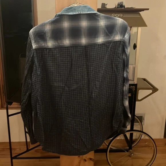 American eagle women’s flannel - Picture 2 of 3